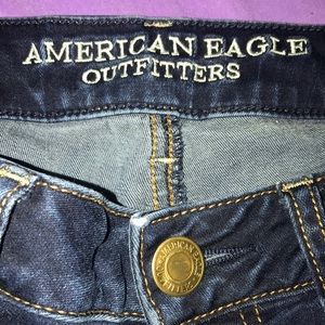 American Eagle outfitters pants the tag says size 6 on it they don’t fit me